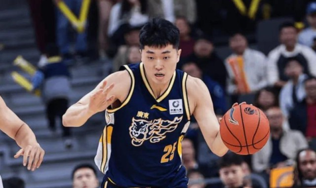 kaiyun中国官网-杜锋重新把张皓嘉激活了！防守顶威尔逊效果拉满，有点用了！