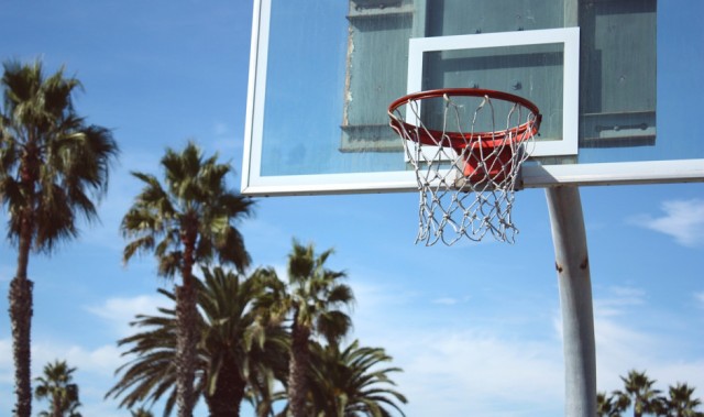 广厦官宣亚冠名单：胡金秋孙铭徽等多主力缺席 布朗领衔三外援出征