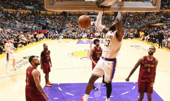 开云官网-冲上西部第八！湖人三叉戟渐入佳境：10战9胜抢位