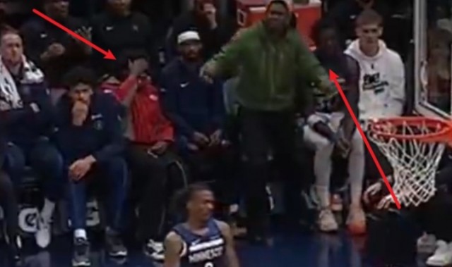 戈贝尔筐底放篮不进！场边麦丹无奈捂脸&amp;华子直接站起无语摊手