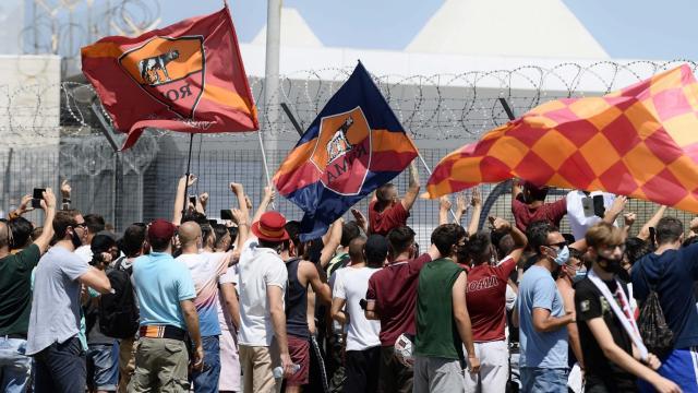 1625757782338042952.jpg Roma-fans-1536x864.jpg